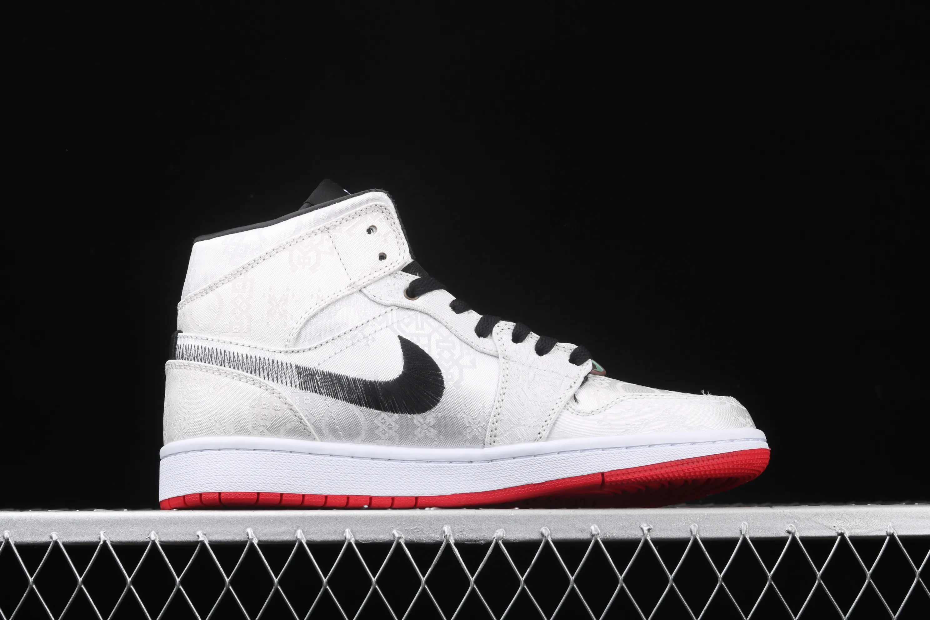 All categories Air Jordan Jordan series basketball shoes Air Jordan 1 Mid Different versions CLOT x Air Jordan 1 Mid "Fearless" AJ1 Joe 1 mid-top white silk CU2804-100